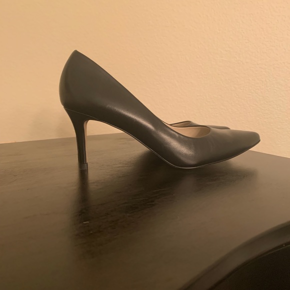 Black Pumps - Picture 3 of 5